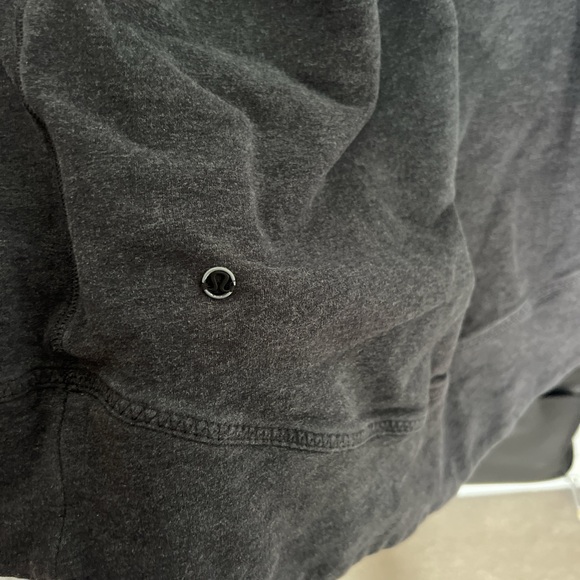 Lululemon crewneck ! size 4 - Picture 3 of 4